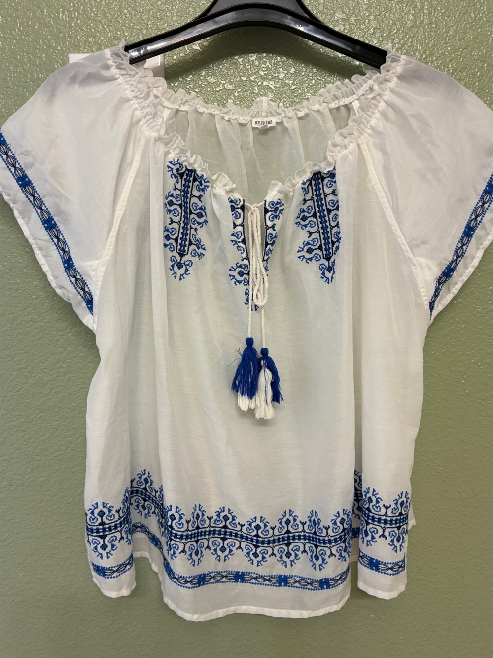 En crème 90% cotton 10% silk white Blouse with Blue Embroidery and Tassel Tie